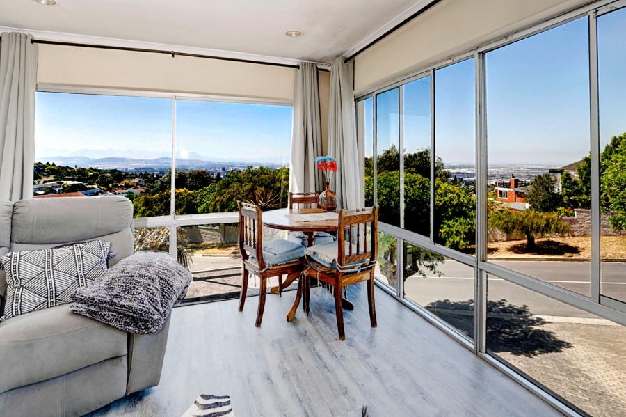 5 Bedroom Property for Sale in Loevenstein Western Cape